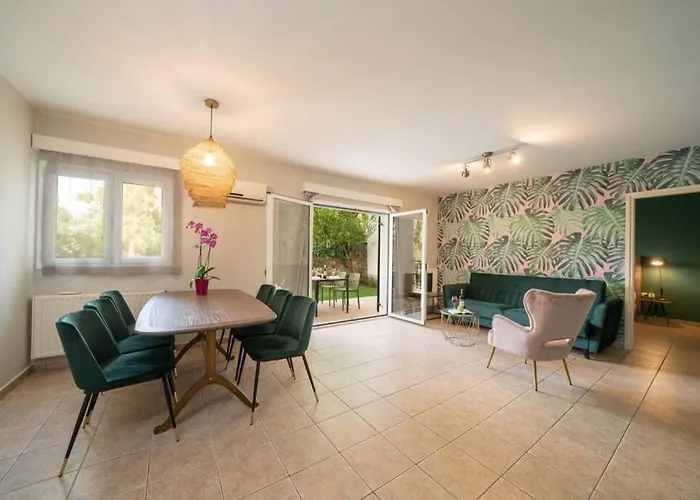 & Elegant With Private Garden *