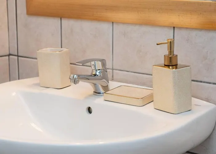 Apartamento & Elegant With Private Garden