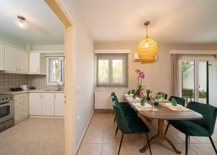 & Elegant With Private Garden * Argostoli (Kefalonia)