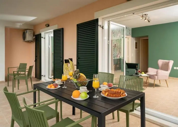 & Elegant With Private Garden Apartamento