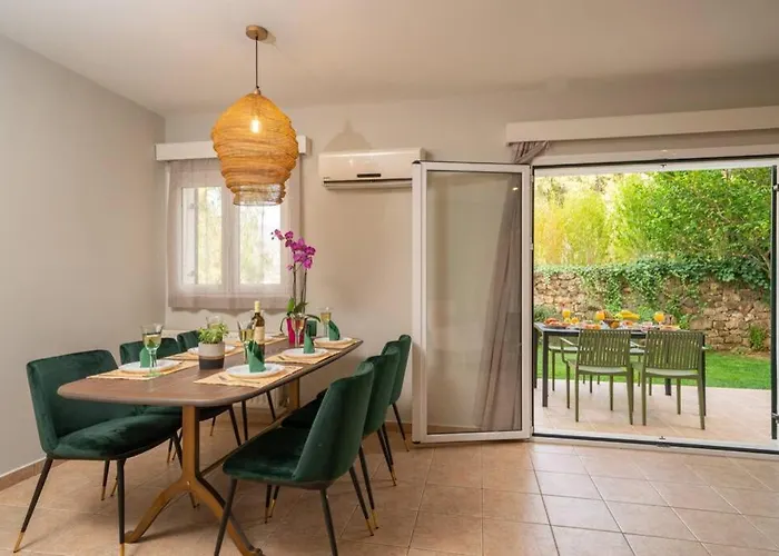 & Elegant With Private Garden *