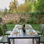 & Elegant With Private Garden أرغوستولي
