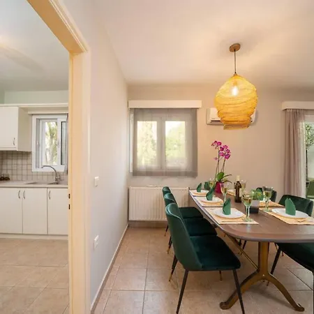 & Elegant With Private Garden * Argostoli (Kefalonia)