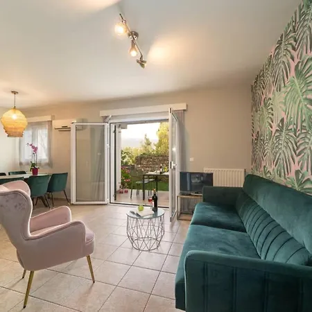 Daire & Elegant With Private Garden Argostolion