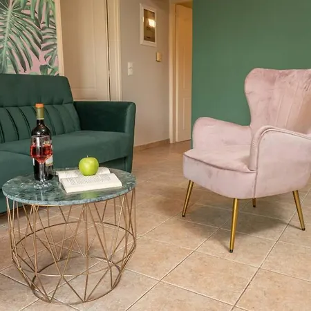 & Elegant With Private Garden *