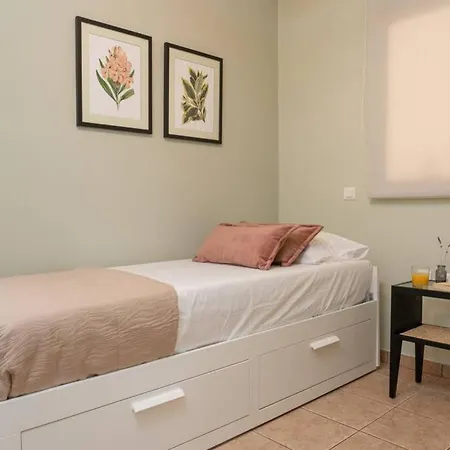 Lägenhet & Elegant With Private Garden *