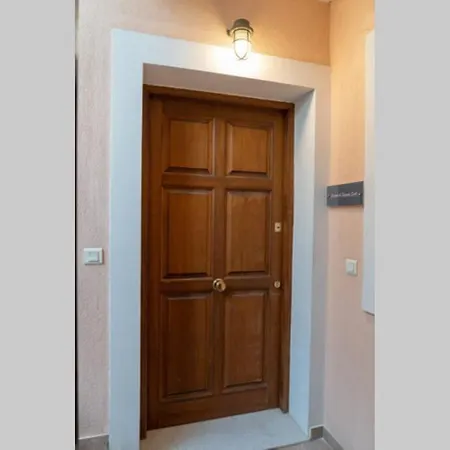 Lägenhet & Elegant With Private Garden