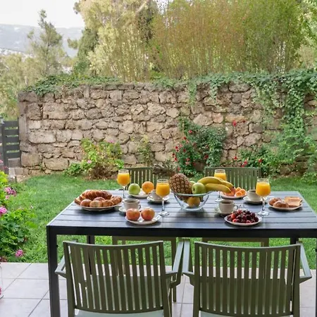 Lejlighed & Elegant With Private Garden *