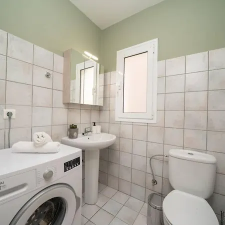 & Elegant With Private Garden *