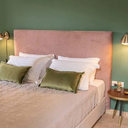 Apartment & Elegant With Private Garden