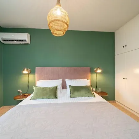 & Elegant With Private Garden