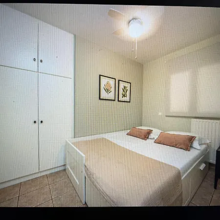 & Elegant With Private Garden Apartment *