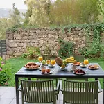 דירה & Elegant With Private Garden *
