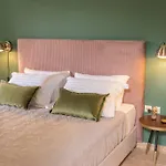 דירה & Elegant With Private Garden