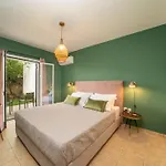 דירה & Elegant With Private Garden *